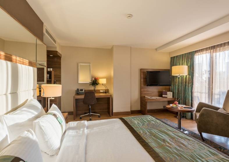 Holiday Inn Istanbul Sisli Deluxe Triple Room