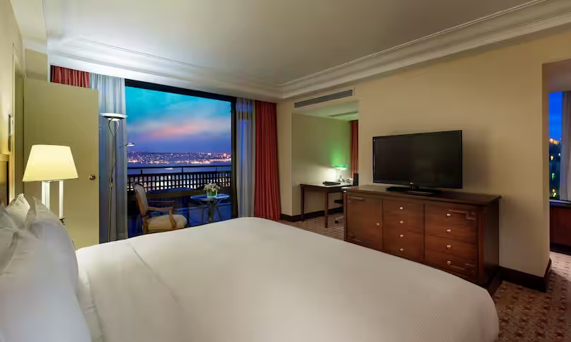 Hilton Istanbul Bosphorus Deluxe Suite, 1 King Bed