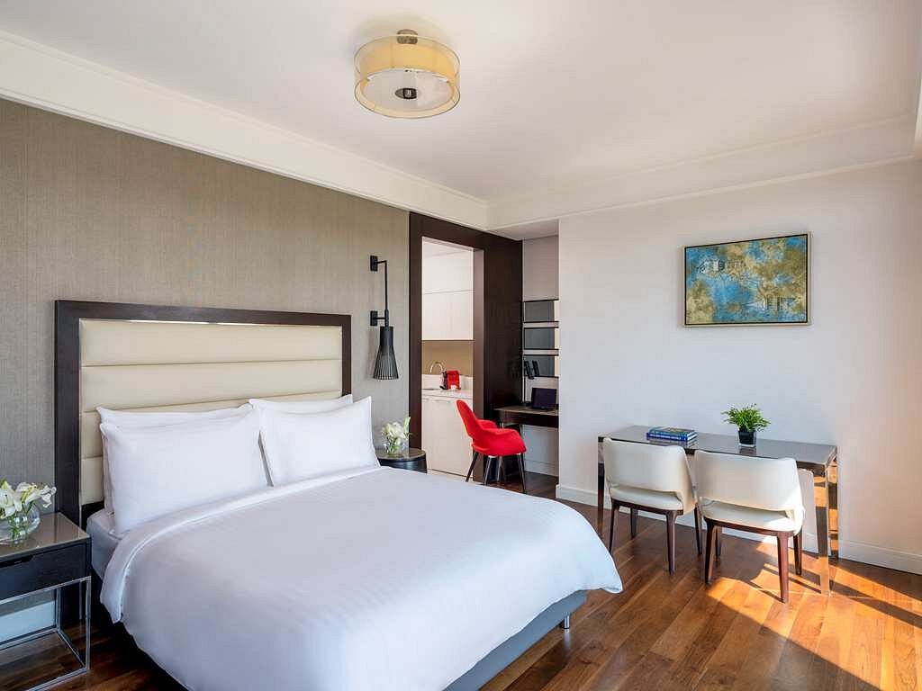 Mövenpick Hotel Istanbul Golden Horn Junior Suite, 1 King Bed with Sofa bed, Sea View
