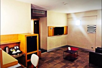Nippon Hotel Triple Room