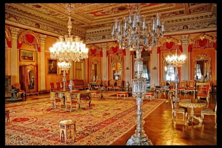 Dolmabahce Palace and Bosphorus tour